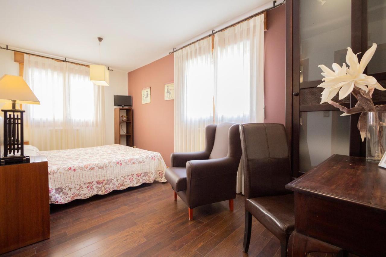 Hostal Los Canteros Golmayo Eksteriør bilde